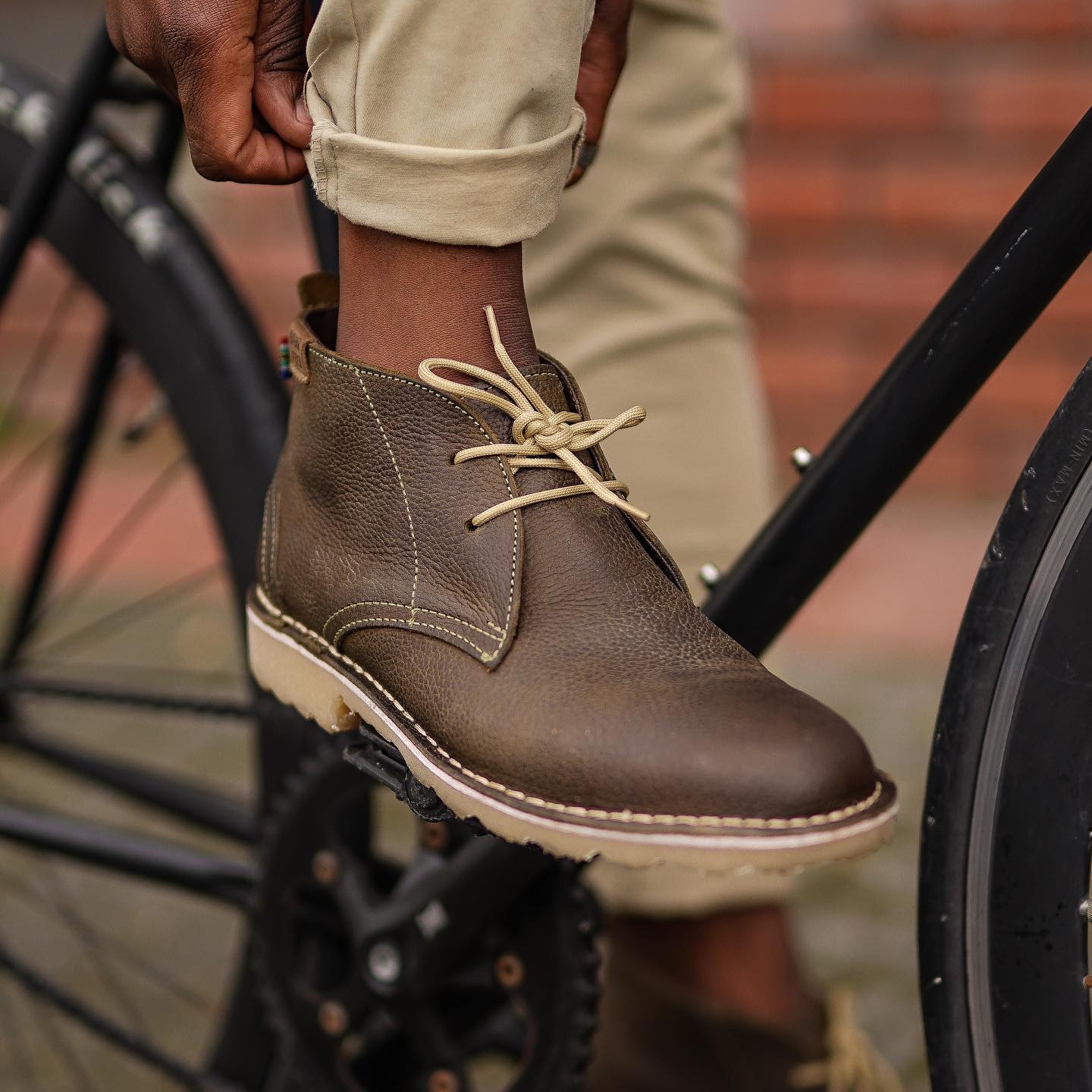 Say Hello to the NEW🔥 Chukka in Town! ⁠⁠
.⁠⁠
8feet | Limited Edition Veldskoen x Du Toit Brothers Collaboration. Hand-stiched Brown Leather designed for comfort and adventure. #fallvibes